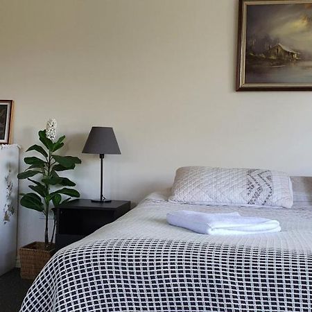 בואוראל Golfview Lodge מראה חיצוני תמונה